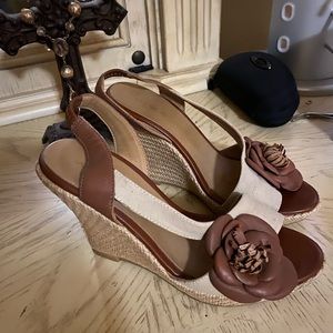 Andrea wedges 7 1/2 brown with flower